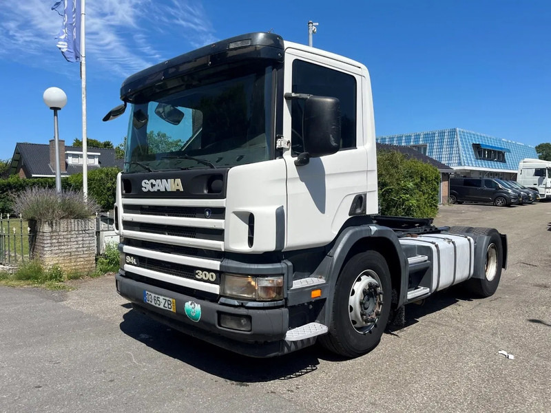 Scania P94-300 94 MANUAL GEARBOX AIRCO RETARDER 10-2004 - Tracteur routier: photos 1 Scania P94-300 94 MANUAL GEARBOX AIRCO RETARDER 10-2004 - Tracteur routier: photos 1