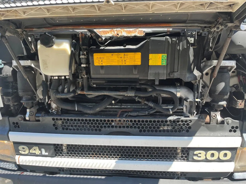 Scania P94-300 94 MANUAL GEARBOX AIRCO RETARDER 10-2004 - Tracteur routier: photos 3 Scania P94-300 94 MANUAL GEARBOX AIRCO RETARDER 10-2004 - Tracteur routier: photos 3