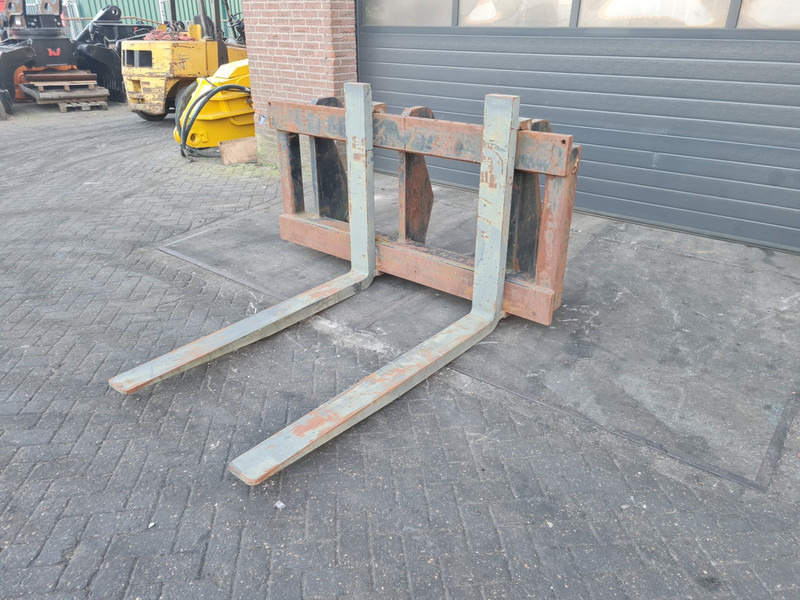 Vorkenbord volvo pallet tines volvo l - Accessoire pour Engins de chantier: photos 2 Vorkenbord volvo pallet tines volvo l - Accessoire pour Engins de chantier: photos 2