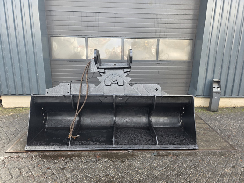 Kantelbak cw55 tilting bucket verachtert kantelbak tilting bucket - Godet pour Engins de chantier: photos 1 Kantelbak cw55 tilting bucket verachtert kantelbak tilting bucket - Godet pour Engins de chantier: photos 1