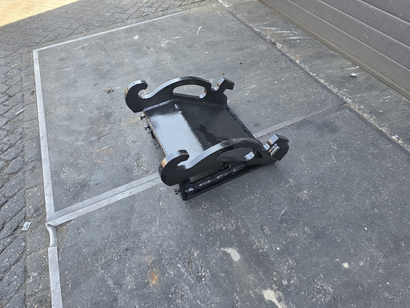 Kopplaat cw 30 cw 40 verachtert kopplaat cw30 cw 40 aanslaplaat - Attache rapide pour Engins de chantier: photos 2 Kopplaat cw 30 cw 40 verachtert kopplaat cw30 cw 40 aanslaplaat - Attache rapide pour Engins de chantier: photos 2