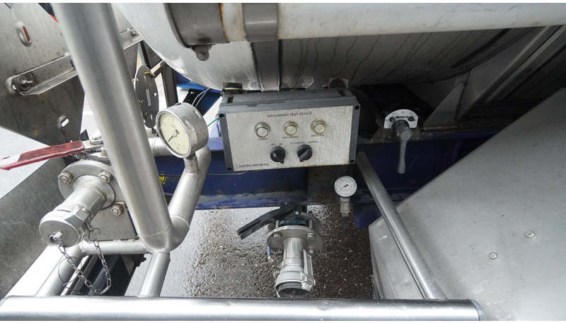 Burg 3 AXLE WATER TANK 32.000LTR - Semi-remorque citerne: photos 4 Burg 3 AXLE WATER TANK 32.000LTR - Semi-remorque citerne: photos 4
