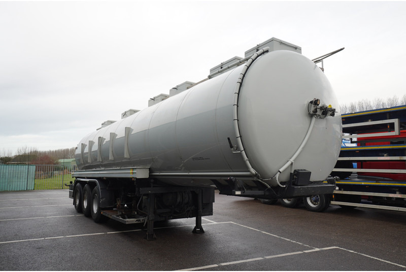 Dijkstra 3 AXLE TANK TRAILER 36 M3 - Semi-remorque citerne: photos 3 Dijkstra 3 AXLE TANK TRAILER 36 M3 - Semi-remorque citerne: photos 3