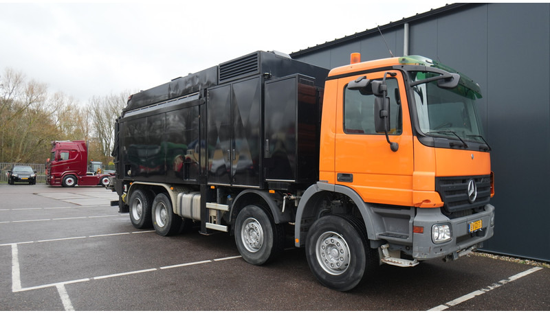 Mercedes-Benz ACTROS 4144 8X4 SEWER VACUUM MANUAL GEARBOX STEEL SUSPENSION - Camion hydrocureur: photos 4 Mercedes-Benz ACTROS 4144 8X4 SEWER VACUUM MANUAL GEARBOX STEEL SUSPENSION - Camion hydrocureur: photos 4