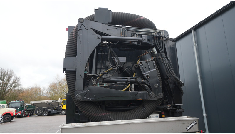 Mercedes-Benz ACTROS 4144 8X4 SEWER VACUUM MANUAL GEARBOX STEEL SUSPENSION - Camion hydrocureur: photos 5 Mercedes-Benz ACTROS 4144 8X4 SEWER VACUUM MANUAL GEARBOX STEEL SUSPENSION - Camion hydrocureur: photos 5