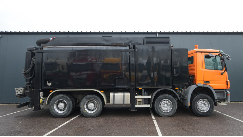 Mercedes-Benz ACTROS 4144 8X4 SEWER VACUUM MANUAL GEARBOX STEEL SUSPENSION - Camion hydrocureur: photos 2 Mercedes-Benz ACTROS 4144 8X4 SEWER VACUUM MANUAL GEARBOX STEEL SUSPENSION - Camion hydrocureur: photos 2