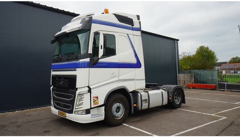 Volvo FH 420 ADR EURO 6 GLOBETROTTER - Tracteur routier: photos 3 Volvo FH 420 ADR EURO 6 GLOBETROTTER - Tracteur routier: photos 3