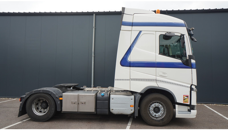 Volvo FH 420 ADR EURO 6 GLOBETROTTER - Tracteur routier: photos 2 Volvo FH 420 ADR EURO 6 GLOBETROTTER - Tracteur routier: photos 2