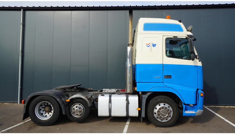 Volvo FH 440 6X2 GLOBETROTTER EURO 3 - Tracteur routier: photos 2 Volvo FH 440 6X2 GLOBETROTTER EURO 3 - Tracteur routier: photos 2