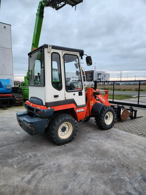 Kubota R420 - Chargeuse sur pneus: photos 4 Kubota R420 - Chargeuse sur pneus: photos 4