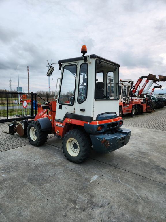 Kubota R420 - Chargeuse sur pneus: photos 3 Kubota R420 - Chargeuse sur pneus: photos 3