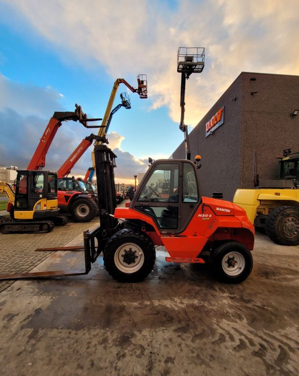 Manitou M30-2 - Chariot élévateur diesel: photos 2 Manitou M30-2 - Chariot élévateur diesel: photos 2