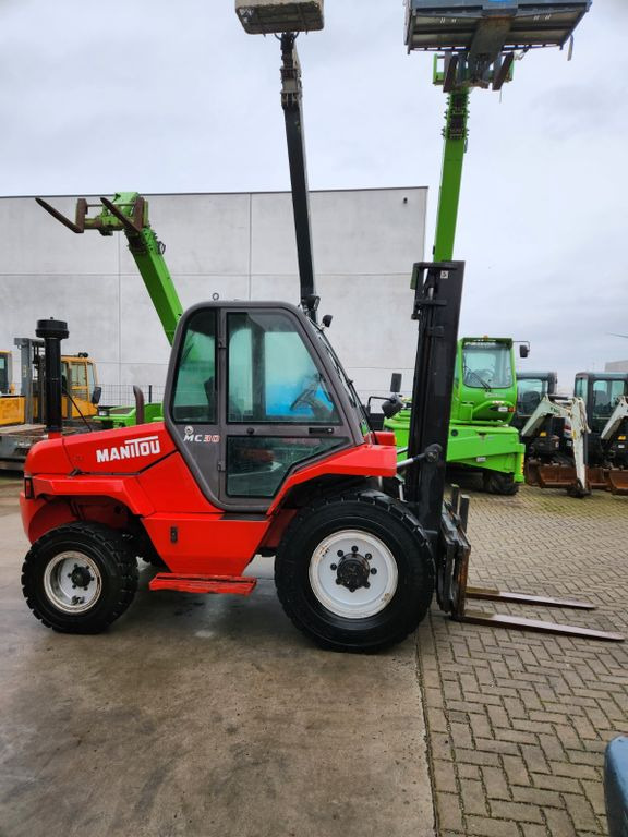 Manitou MC30 - Chariot élévateur diesel: photos 5 Manitou MC30 - Chariot élévateur diesel: photos 5