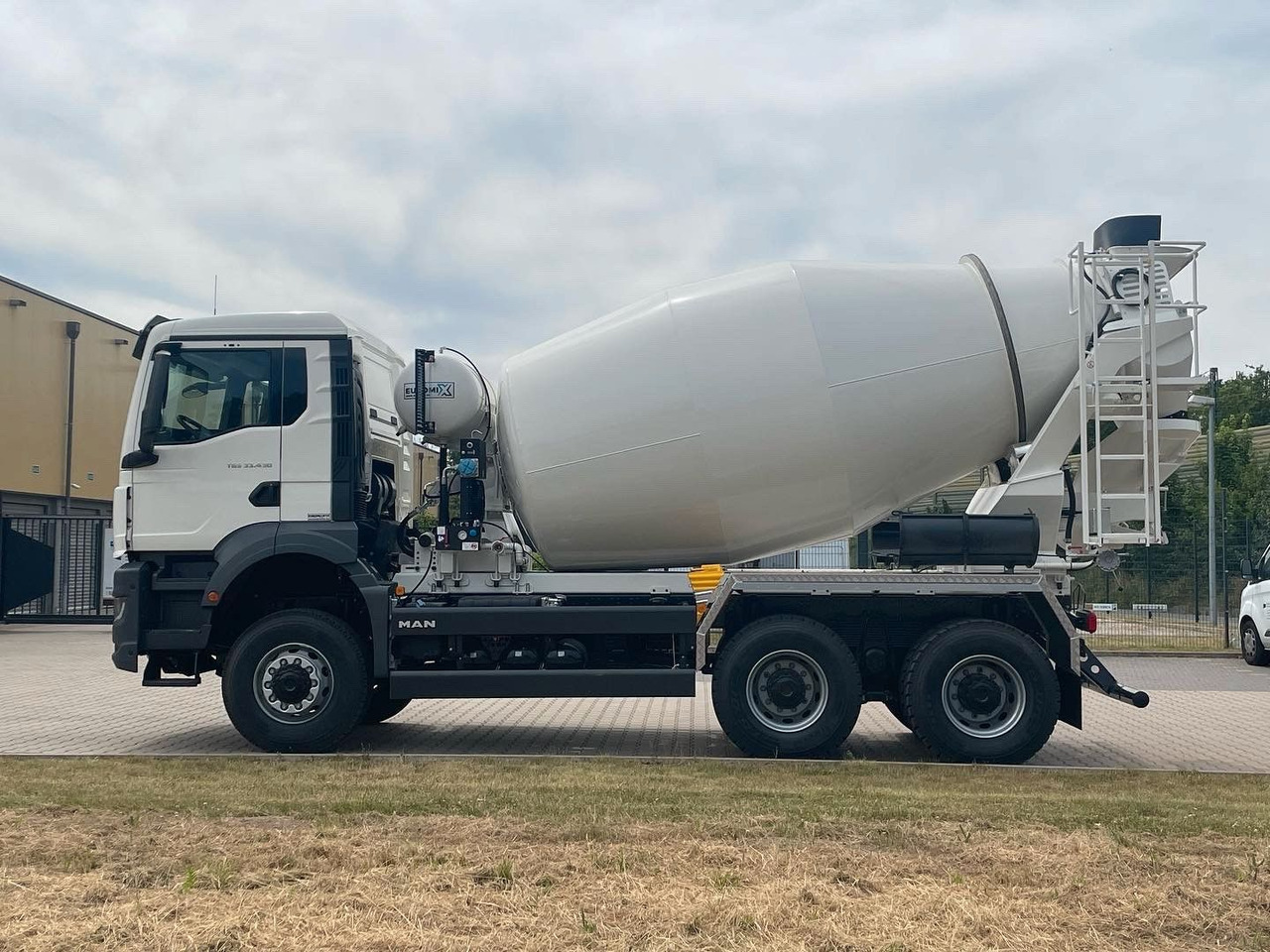 MAN TGS 33.440 / 6X6 Euro6e Euromix MTP EM 7 L - Camion malaxeur: photos 4 MAN TGS 33.440 / 6X6 Euro6e Euromix MTP EM 7 L - Camion malaxeur: photos 4