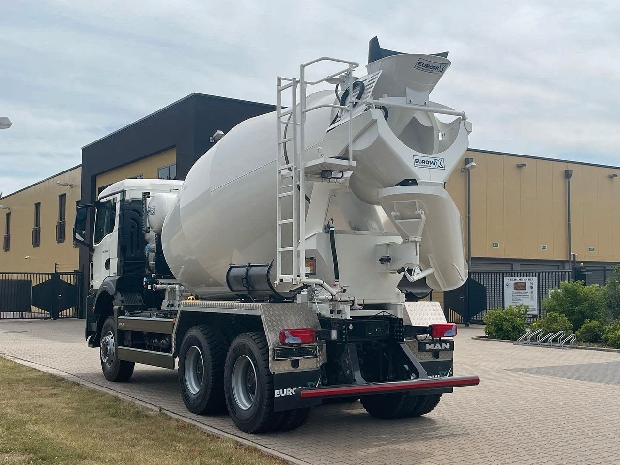 MAN TGS 33.440 / 6X6 Euro6e Euromix MTP EM 7 L - Camion malaxeur: photos 5 MAN TGS 33.440 / 6X6 Euro6e Euromix MTP EM 7 L - Camion malaxeur: photos 5