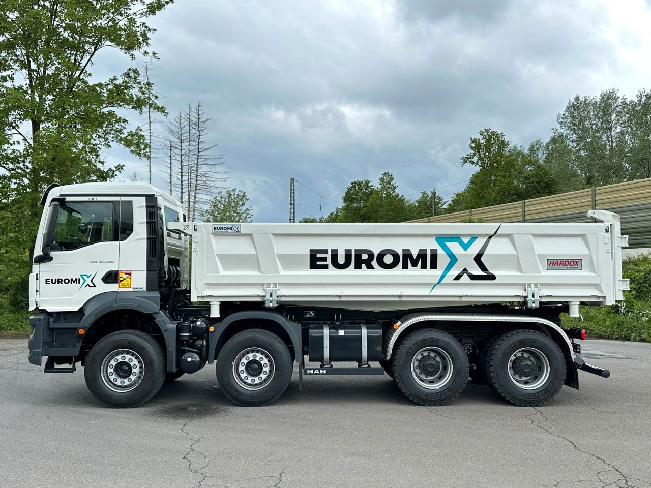 MAN TGS 35.480 8x4 EuromixMTP 2-Seiten-Kipper - Camion benne: photos 5 MAN TGS 35.480 8x4 EuromixMTP 2-Seiten-Kipper - Camion benne: photos 5