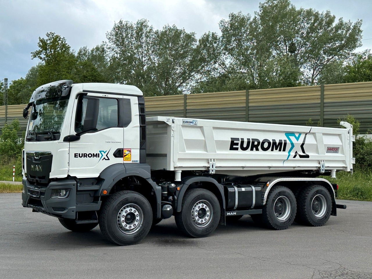 MAN TGS 35.480 8x4 EuromixMTP 2-Seiten-Kipper - Camion benne: photos 2 MAN TGS 35.480 8x4 EuromixMTP 2-Seiten-Kipper - Camion benne: photos 2