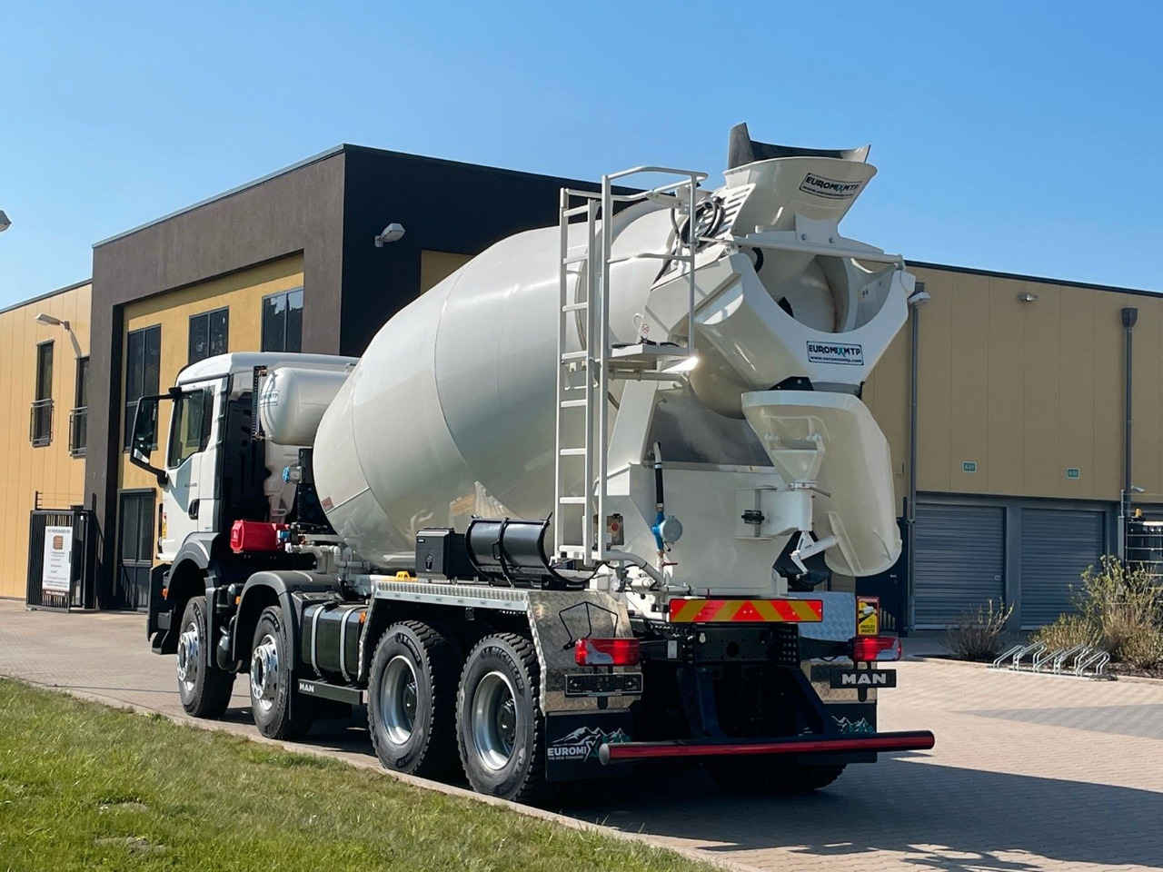 MAN TGS 35.520 8x4 /Euro6e EuromixMTP EM 10 L - Camion malaxeur: photos 5 MAN TGS 35.520 8x4 /Euro6e EuromixMTP EM 10 L - Camion malaxeur: photos 5