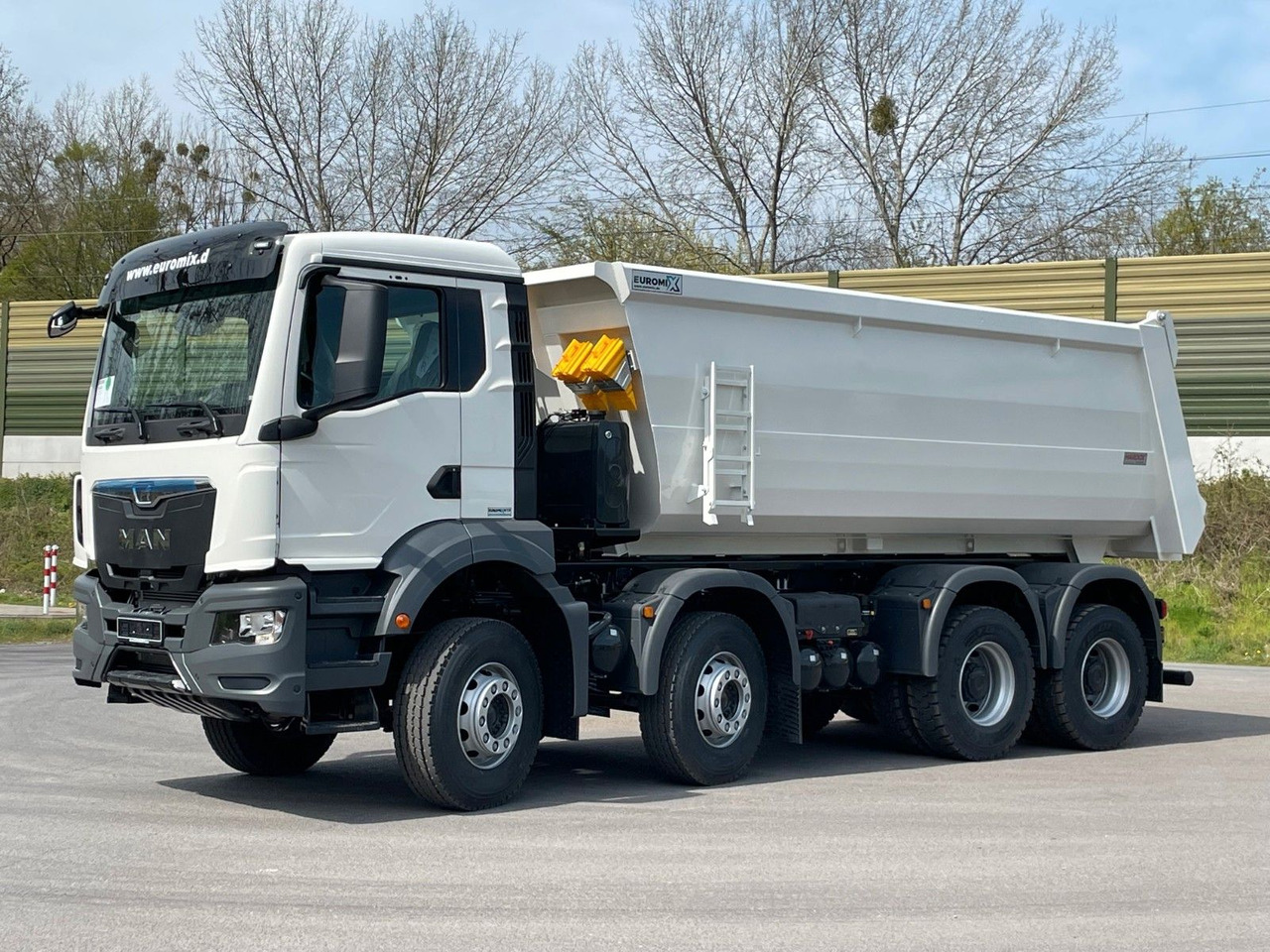 MAN TGS 41.400 8x4 / EUROMIX MTP 20m³/ EURO2 Kipper - Camion multibenne: photos 3 MAN TGS 41.400 8x4 / EUROMIX MTP 20m³/ EURO2 Kipper - Camion multibenne: photos 3