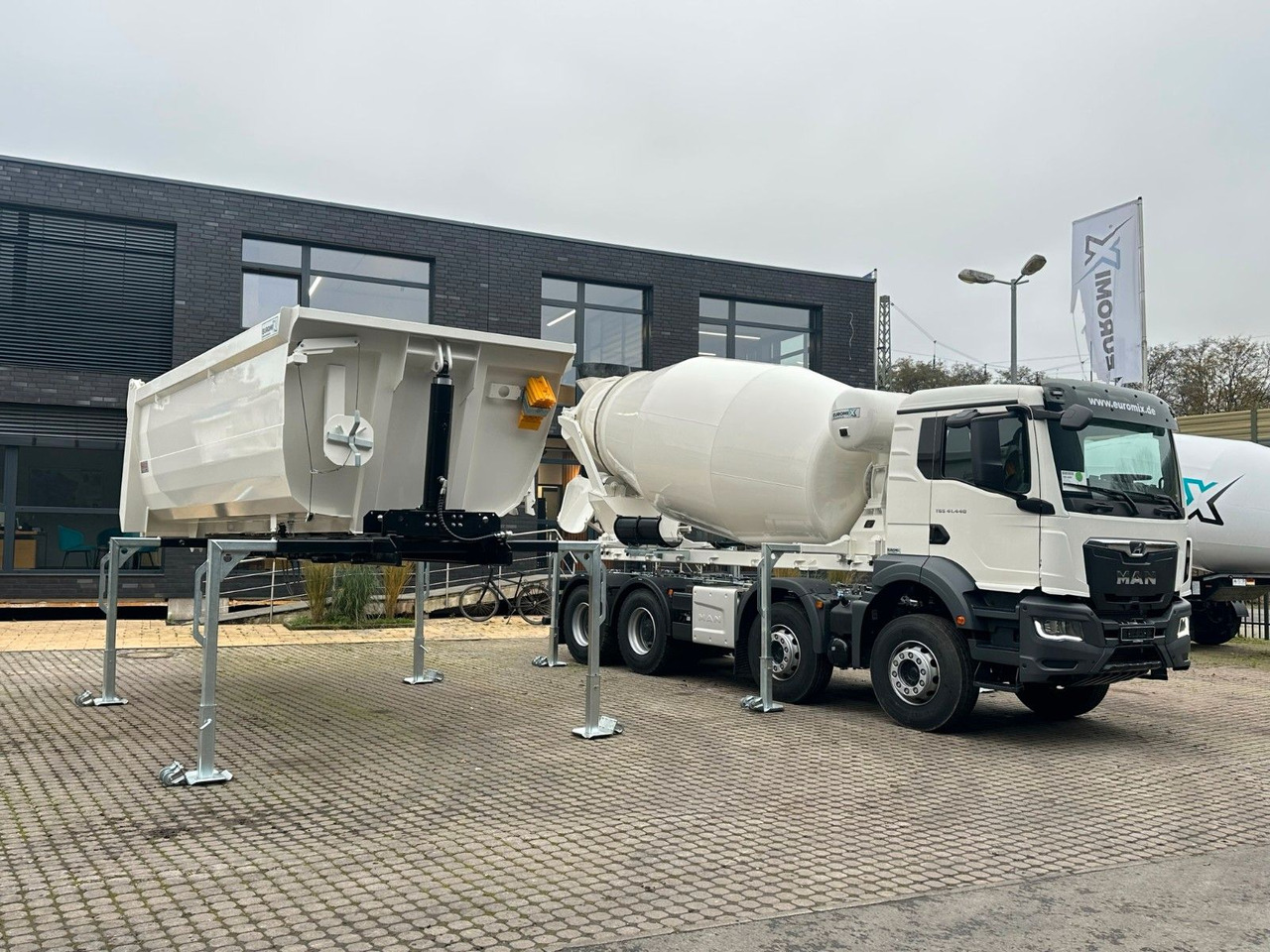 MAN TGS 41.480 8x4 WECHSELSYSTEM KIPPER+MISCHER MAN TGS 41.480 8x4 WECHSELSYSTEM KIPPER+MISCHER - Camion malaxeur: photos 4 MAN TGS 41.480 8x4 WECHSELSYSTEM KIPPER+MISCHER MAN TGS 41.480 8x4 WECHSELSYSTEM KIPPER+MISCHER - Camion malaxeur: photos 4