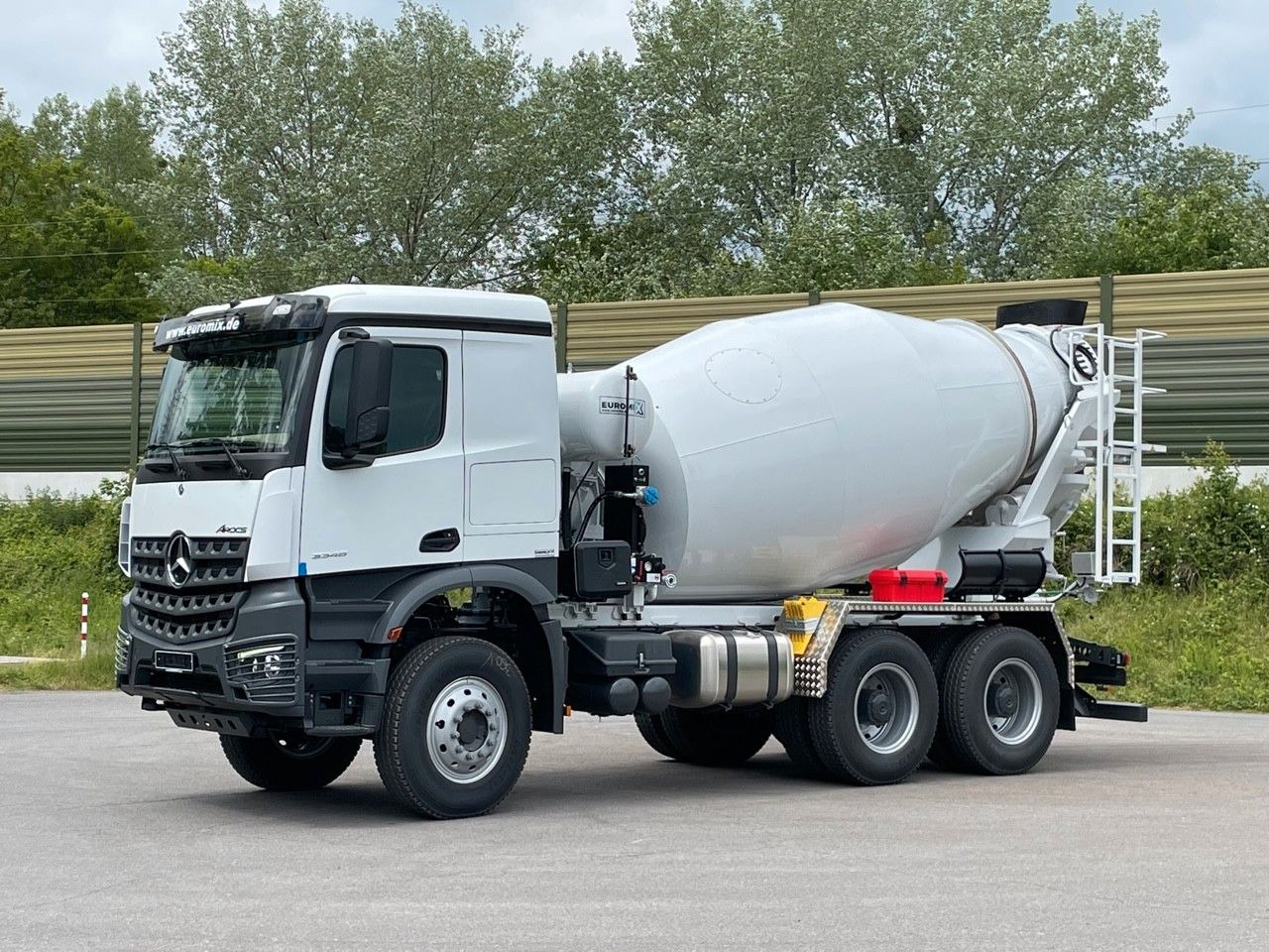Mercedes-Benz 3348 6X4 Arcos 5 EuromixMTP EM 9 R - Camion malaxeur: photos 2 Mercedes-Benz 3348 6X4 Arcos 5 EuromixMTP EM 9 R - Camion malaxeur: photos 2