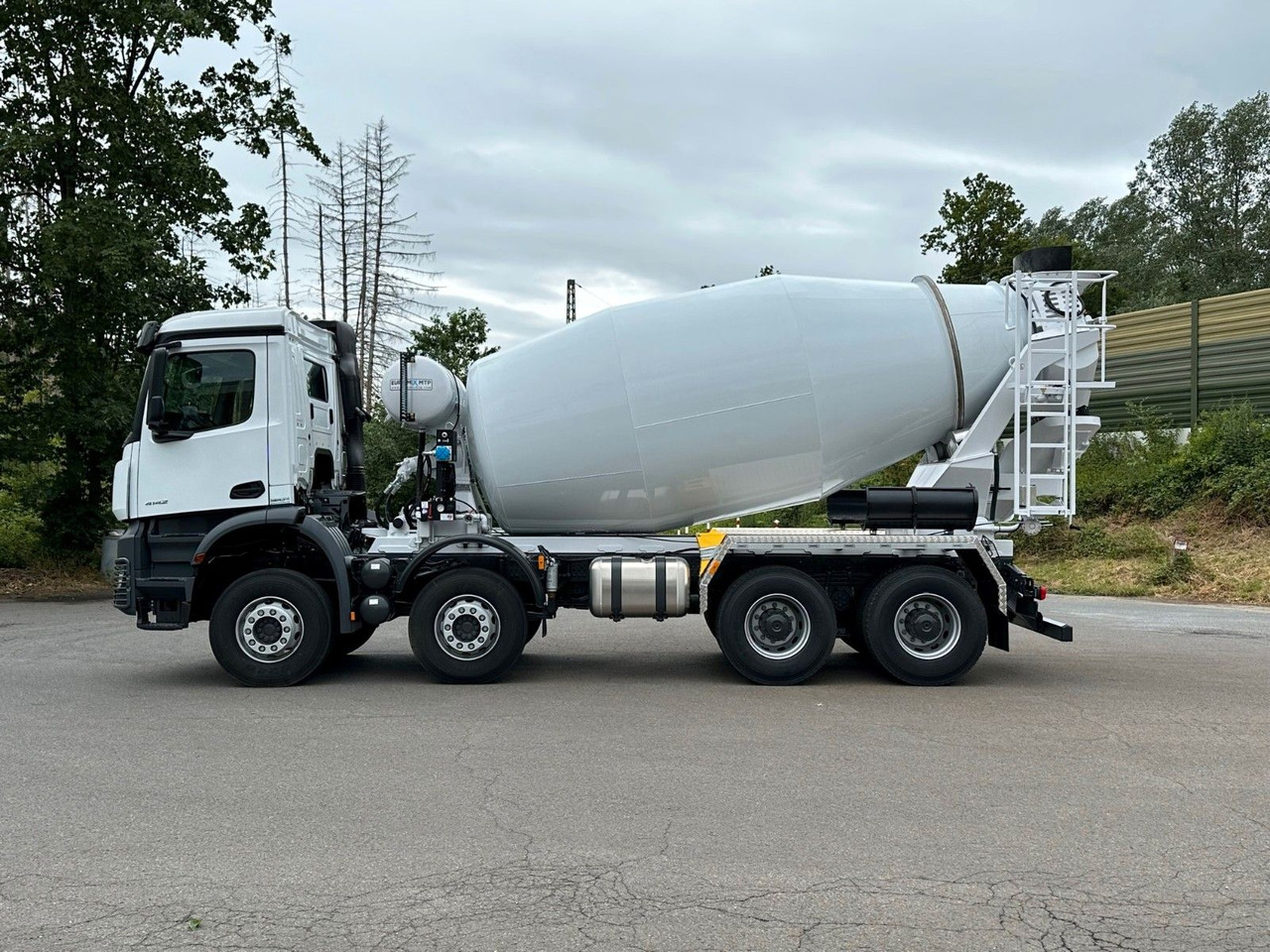 Mercedes-Benz AROCS 5 4142 B 8X4 Euro 3 EuromixMTP EM 10 - Camion malaxeur: photos 5 Mercedes-Benz AROCS 5 4142 B 8X4 Euro 3 EuromixMTP EM 10 - Camion malaxeur: photos 5