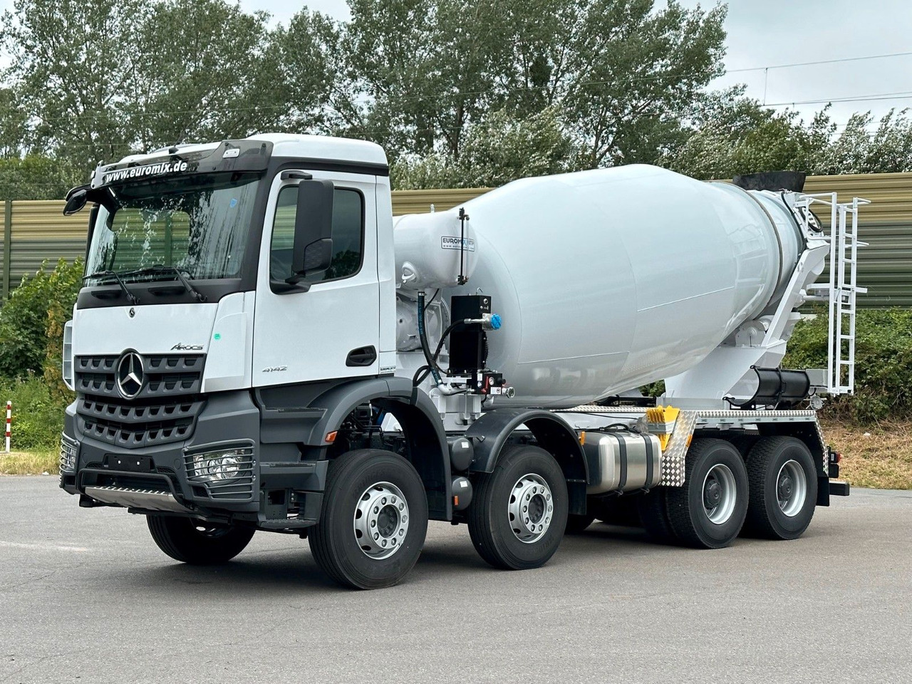 Mercedes-Benz AROCS 5 4142 B 8X4 Euro 3 EuromixMTP EM 10 - Camion malaxeur: photos 2 Mercedes-Benz AROCS 5 4142 B 8X4 Euro 3 EuromixMTP EM 10 - Camion malaxeur: photos 2