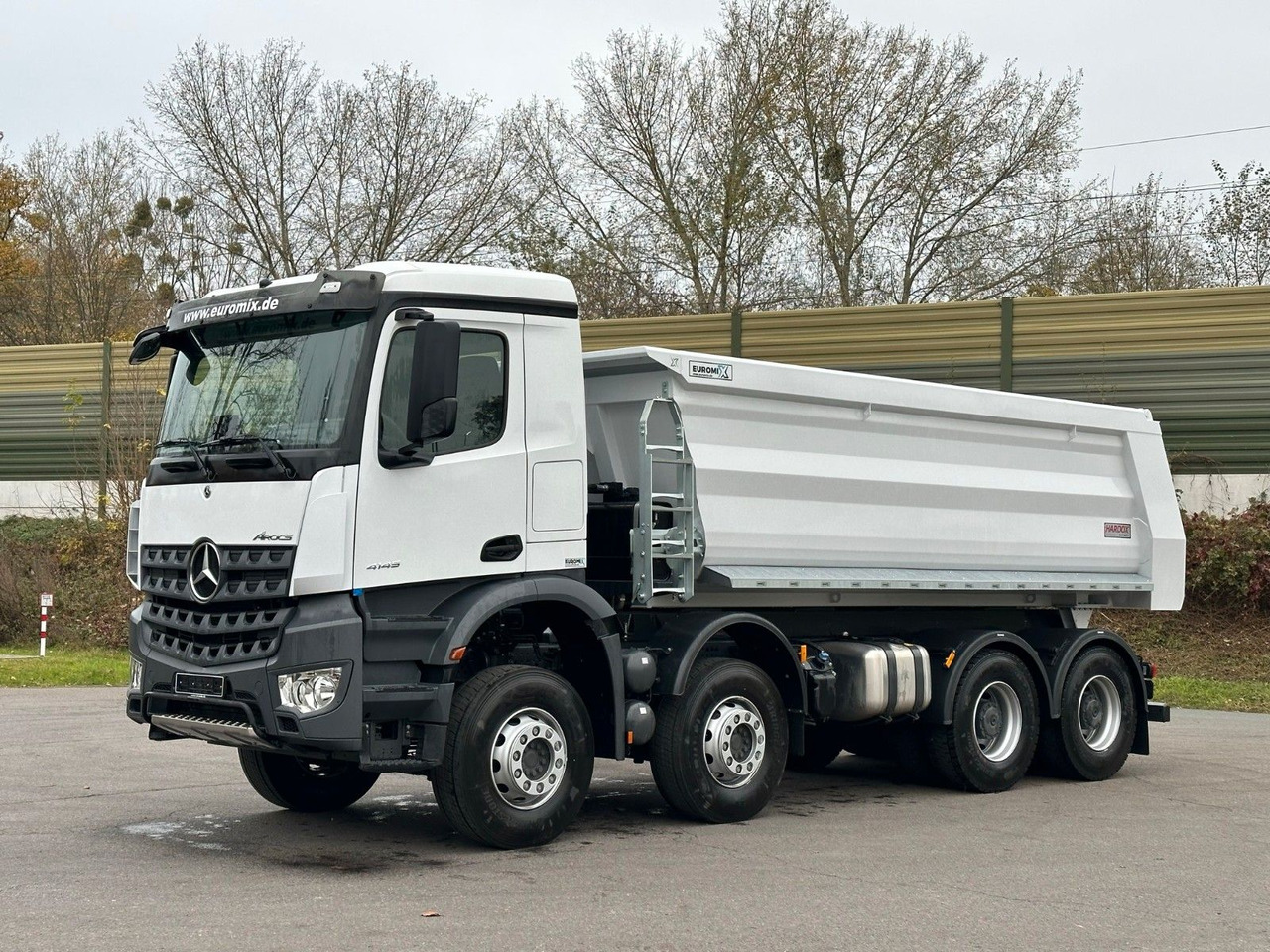 Mercedes-Benz AROCS 5 4145 8X4 E6e EuromixMTP 18m³ Kipper - Camion benne: photos 2 Mercedes-Benz AROCS 5 4145 8X4 E6e EuromixMTP 18m³ Kipper - Camion benne: photos 2