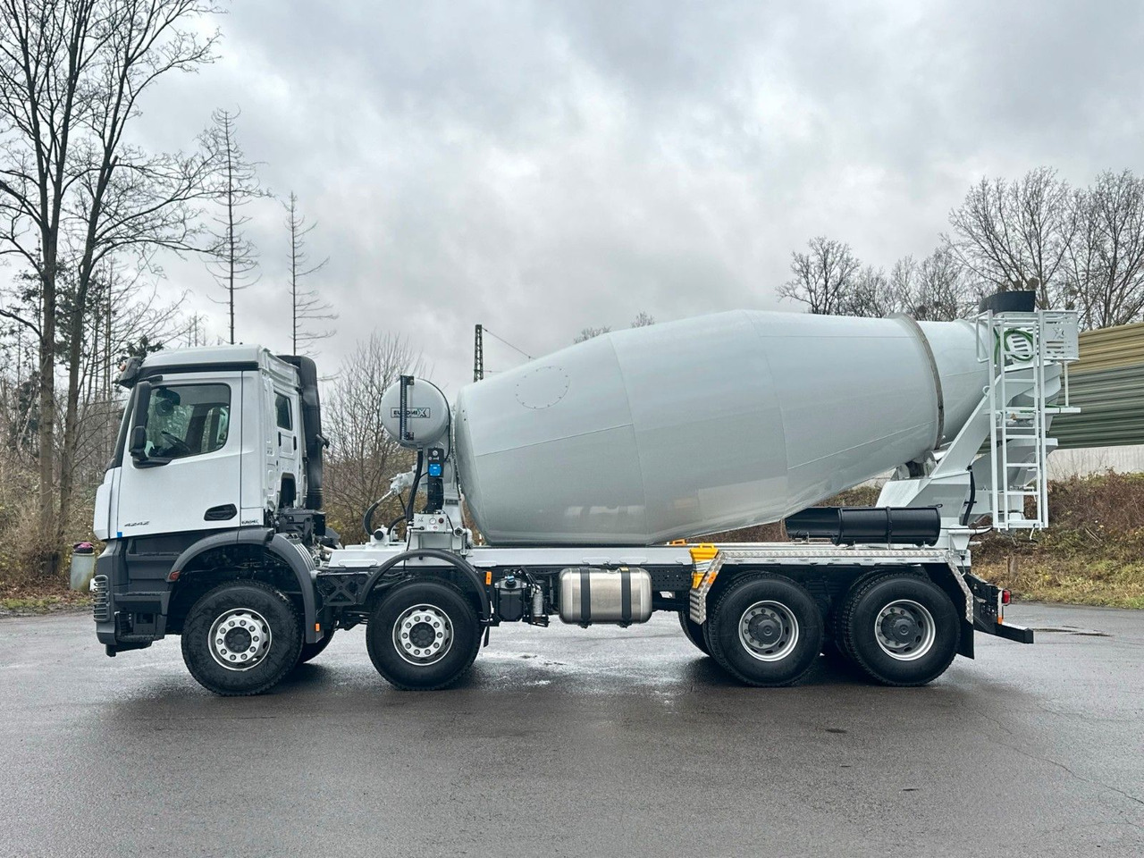 Mercedes-Benz AROCS 5 4242 8x4 Euro5 EuromixMTP EM 12m R - Camion malaxeur: photos 4 Mercedes-Benz AROCS 5 4242 8x4 Euro5 EuromixMTP EM 12m R - Camion malaxeur: photos 4