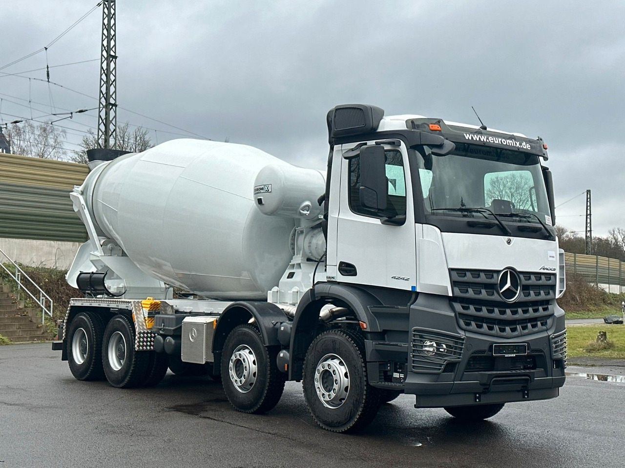 Mercedes-Benz AROCS 5 4242 8x4 Euro5 EuromixMTP EM 12m R - Camion malaxeur: photos 1 Mercedes-Benz AROCS 5 4242 8x4 Euro5 EuromixMTP EM 12m R - Camion malaxeur: photos 1