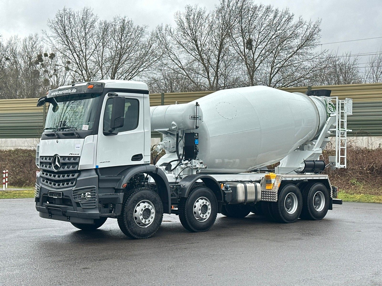 Mercedes-Benz AROCS 5 4242 8x4 Euro5 EuromixMTP EM 12m R - Camion malaxeur: photos 4 Mercedes-Benz AROCS 5 4242 8x4 Euro5 EuromixMTP EM 12m R - Camion malaxeur: photos 4