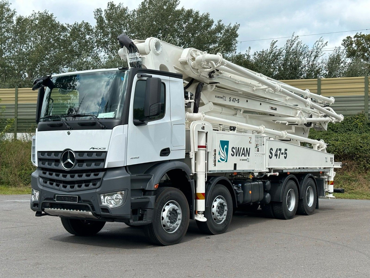 Mercedes-Benz Arocs 5 4142 8x4 SWAN TSP 47-5 160RZ ( 47m ) - Camion malaxeur: photos 3 Mercedes-Benz Arocs 5 4142 8x4 SWAN TSP 47-5 160RZ ( 47m ) - Camion malaxeur: photos 3