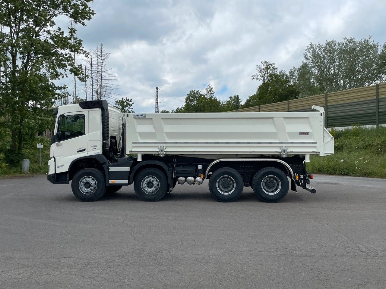 Volvo FMX 460 8x4 / WECHSELSYSTEM KIPPER+MISCHER Volvo FMX 460 8x4 / WECHSELSYSTEM KIPPER+MISCHER - Camion malaxeur: photos 3 Volvo FMX 460 8x4 / WECHSELSYSTEM KIPPER+MISCHER Volvo FMX 460 8x4 / WECHSELSYSTEM KIPPER+MISCHER - Camion malaxeur: photos 3