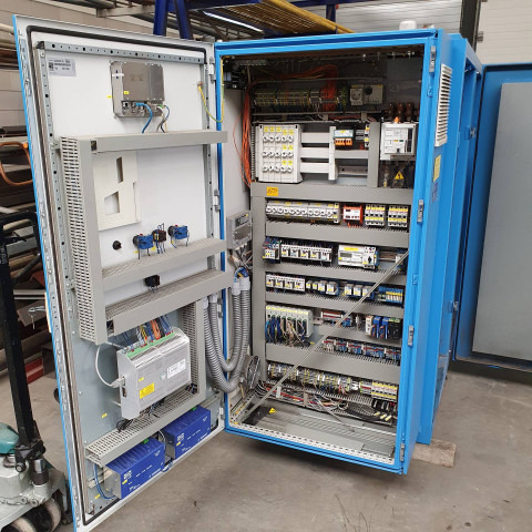 ZIEGLER Generator, WKK, M.A.N. motor (E0834) 50 KW electric/ 80KW thermic 1500 RPM 4 cylinders Sound muted - Compresseur d'air: photos 2 ZIEGLER Generator, WKK, M.A.N. motor (E0834) 50 KW electric/ 80KW thermic 1500 RPM 4 cylinders Sound muted - Compresseur d'air: photos 2