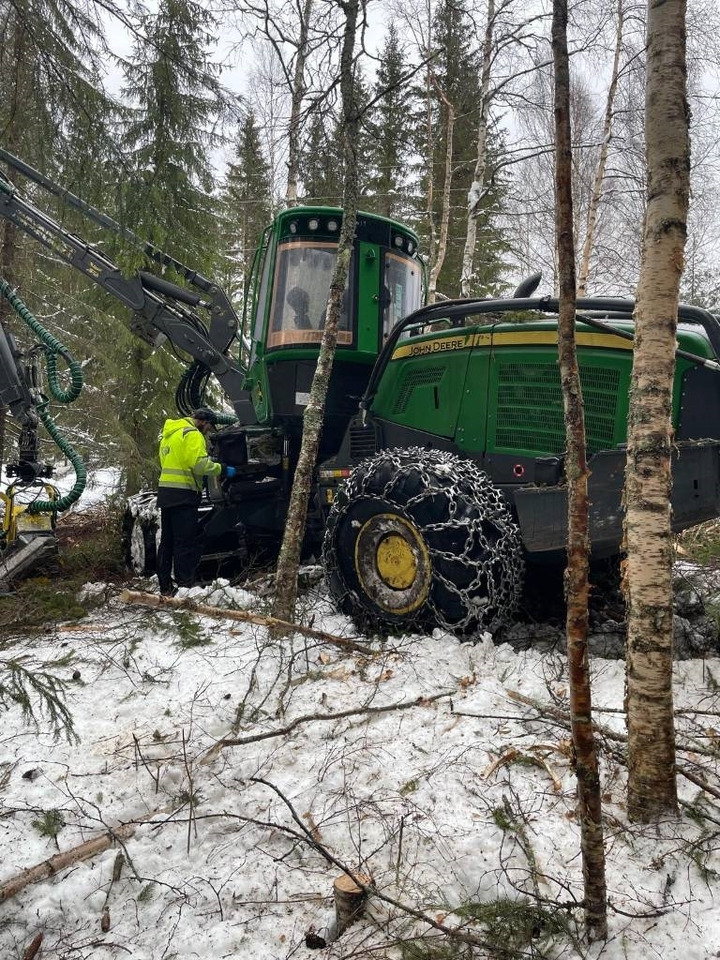 John Deere 1070 G - Abatteuse: photos 4 John Deere 1070 G - Abatteuse: photos 4
