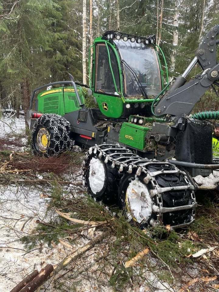 John Deere 1070 G - Abatteuse: photos 2 John Deere 1070 G - Abatteuse: photos 2