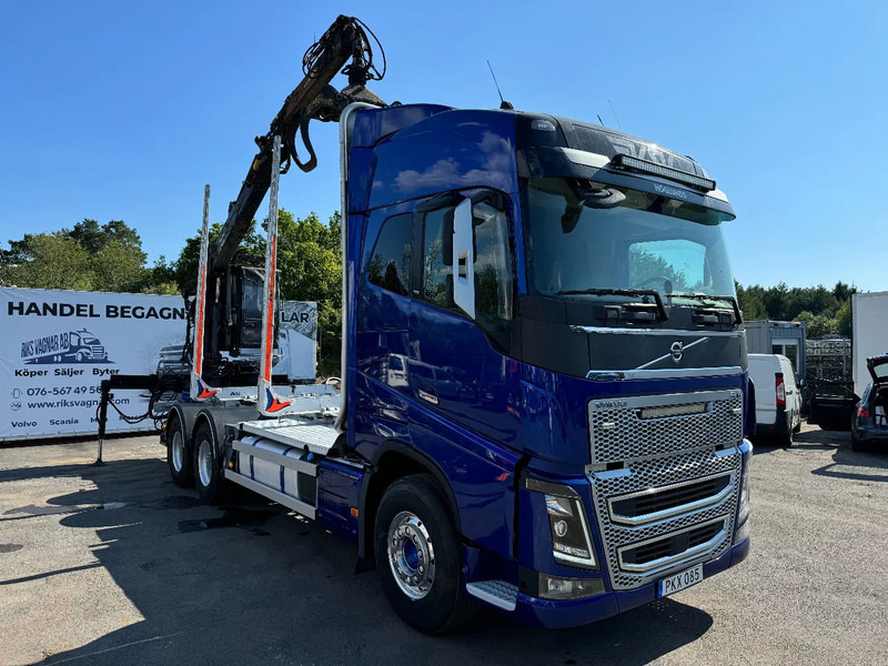 Volvo FH 6x4, Timber-truck + Jonsered 1080, 2017 - Camion grumier, Camion grue: photos 1 Volvo FH 6x4, Timber-truck + Jonsered 1080, 2017 - Camion grumier, Camion grue: photos 1