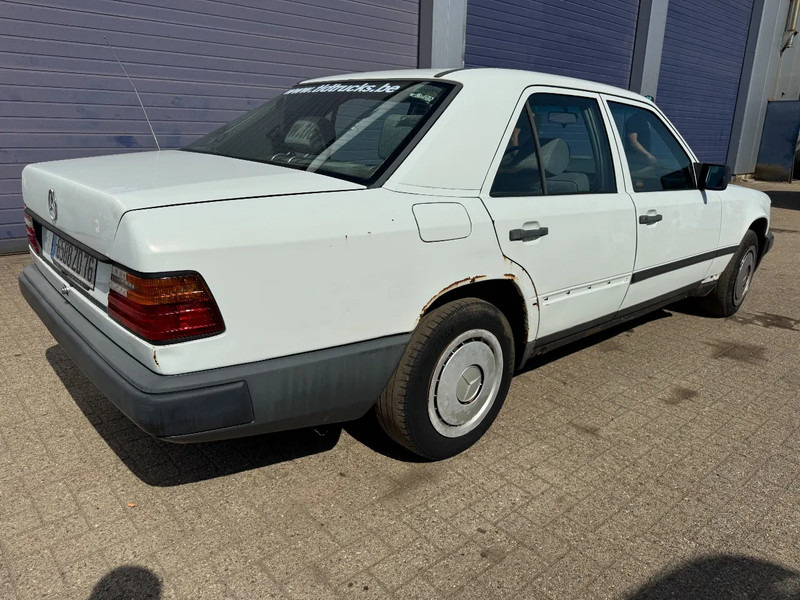 Mercedes-Benz 200-serie **W124-250D** - Berline: photos 4 Mercedes-Benz 200-serie **W124-250D** - Berline: photos 4