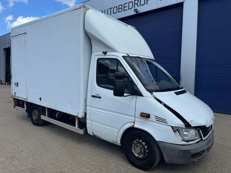 Mercedes-Benz Sprinter 313 **BOX+LIFT** - Fourgon: photos 3 Mercedes-Benz Sprinter 313 **BOX+LIFT** - Fourgon: photos 3