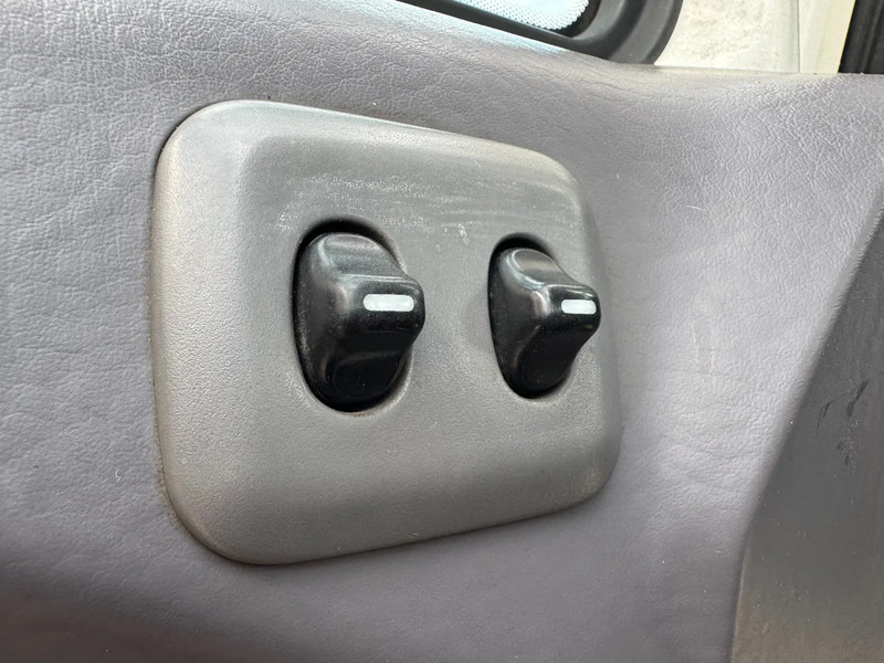 Camion porte-voitures Nissan ATLEON **80.14-MACHINERY/CARTRANSPORTER: photos 19 Camion porte-voitures Nissan ATLEON **80.14-MACHINERY/CARTRANSPORTER: photos 19