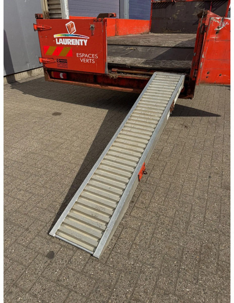 Camion porte-voitures Nissan ATLEON **80.14-MACHINERY/CARTRANSPORTER: photos 9 Camion porte-voitures Nissan ATLEON **80.14-MACHINERY/CARTRANSPORTER: photos 9