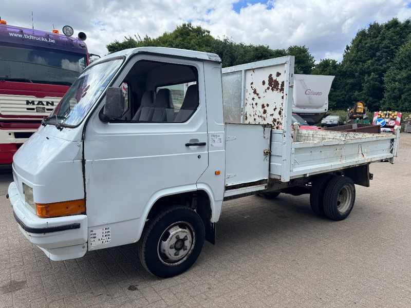 Nissan Trade **TIPPER/BENNE** - Véhicule utilitaire benne: photos 1 Nissan Trade **TIPPER/BENNE** - Véhicule utilitaire benne: photos 1