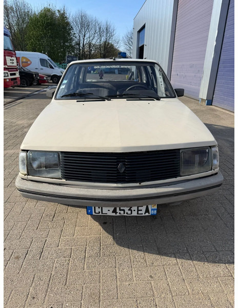 Renault 18 **ESSENCE-PETROL** - Voiture break: photos 2 Renault 18 **ESSENCE-PETROL** - Voiture break: photos 2