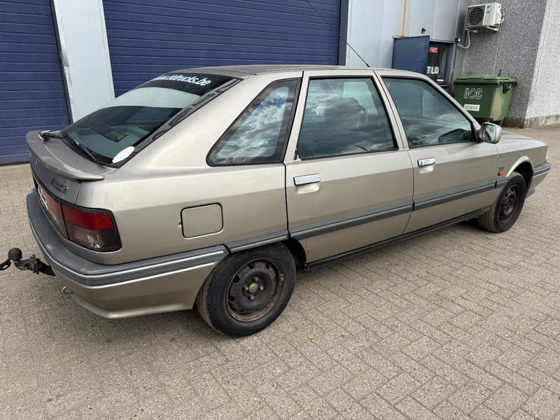 Renault 21 **PETROL-ESSENCE** - Berline: photos 4 Renault 21 **PETROL-ESSENCE** - Berline: photos 4
