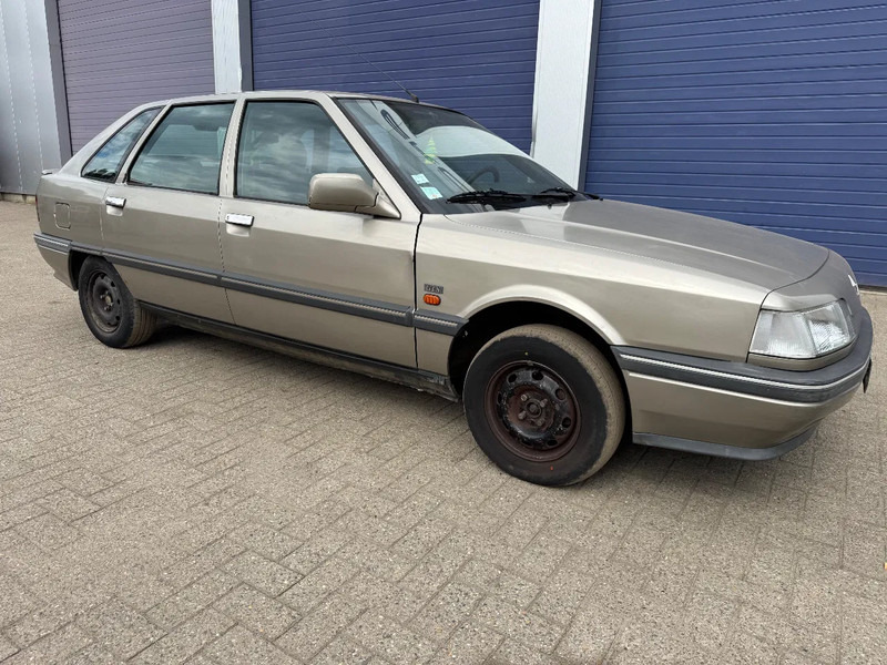 Renault 21 **PETROL-ESSENCE** - Berline: photos 3 Renault 21 **PETROL-ESSENCE** - Berline: photos 3