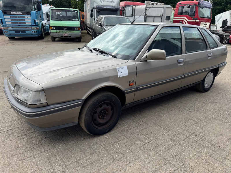 Renault 21 **PETROL-ESSENCE** - Berline: photos 1 Renault 21 **PETROL-ESSENCE** - Berline: photos 1