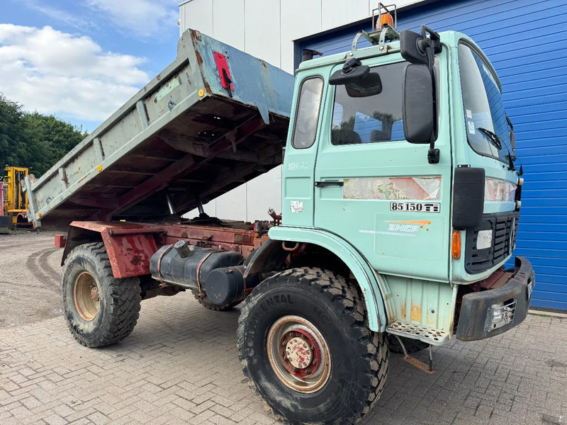 Renault Midliner **85-150 4X4-DUMPTRUCK-BENNE** - Camion benne: photos 1 Renault Midliner **85-150 4X4-DUMPTRUCK-BENNE** - Camion benne: photos 1