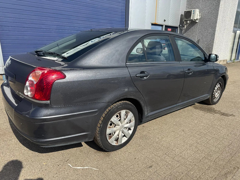 Toyota Avensis **DIESEL-AIRCO** - Berline: photos 4 Toyota Avensis **DIESEL-AIRCO** - Berline: photos 4