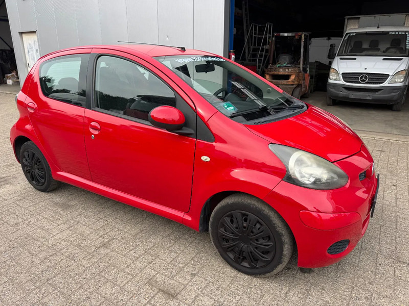 Toyota Aygo **5DOORS-BELGIAN CAR** - Voiture à hayon: photos 3 Toyota Aygo **5DOORS-BELGIAN CAR** - Voiture à hayon: photos 3