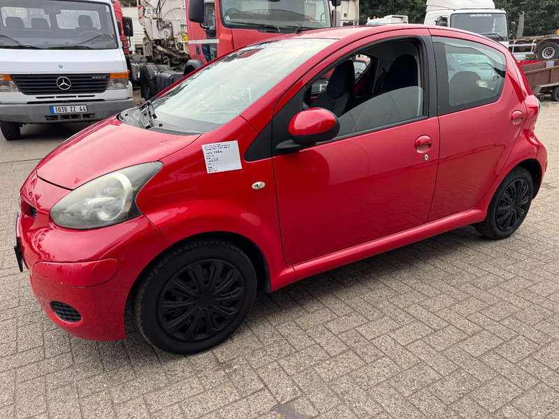 Toyota Aygo **5DOORS-BELGIAN CAR** - Voiture à hayon: photos 1 Toyota Aygo **5DOORS-BELGIAN CAR** - Voiture à hayon: photos 1